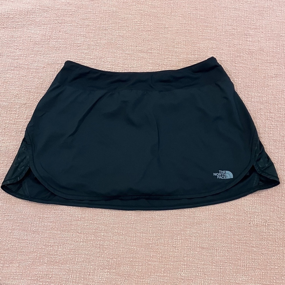 The North Face med wm’s running shorts / skirt combo Classic Black skort